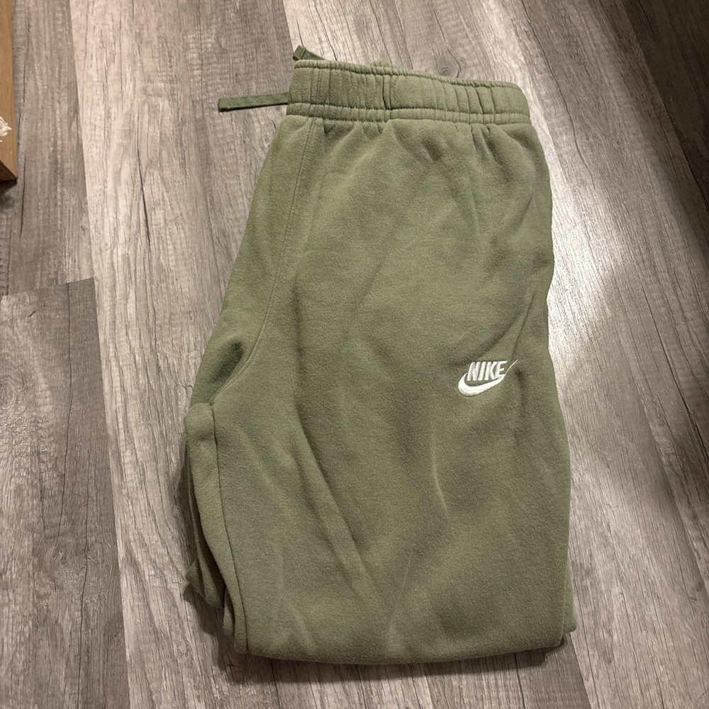Nike Green Joggers Relaxed Fit Elastic Waistband